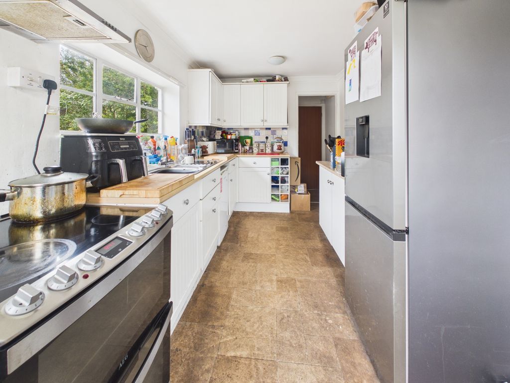 Property photo 3 of 14 Kitchen