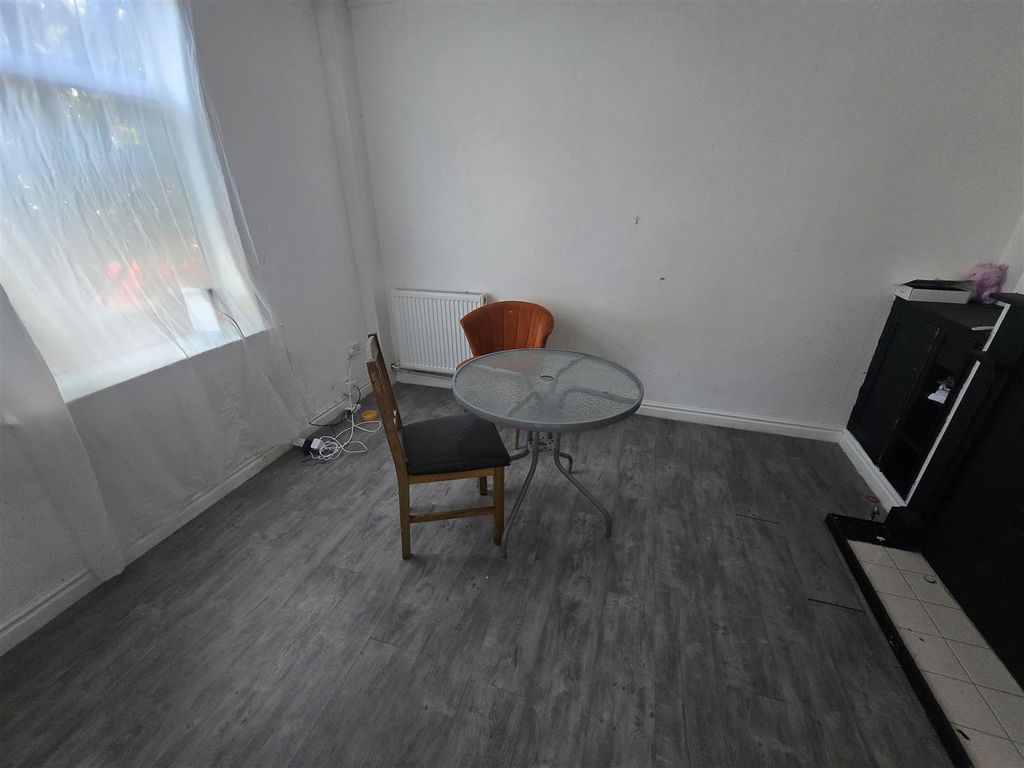 Property photo 2 of 7 Lounge