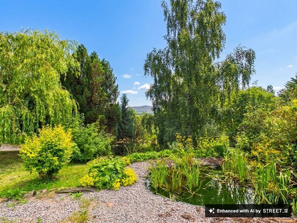 Property photo 3 of 35