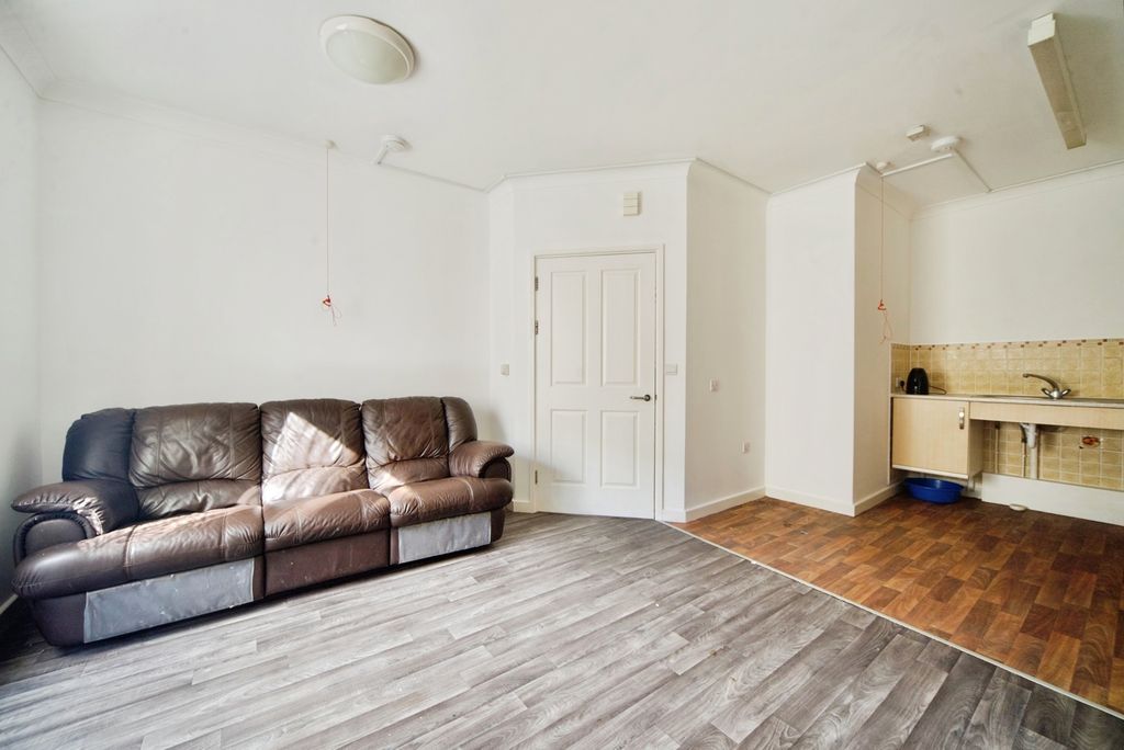 Property photo 3 of 17 Photo