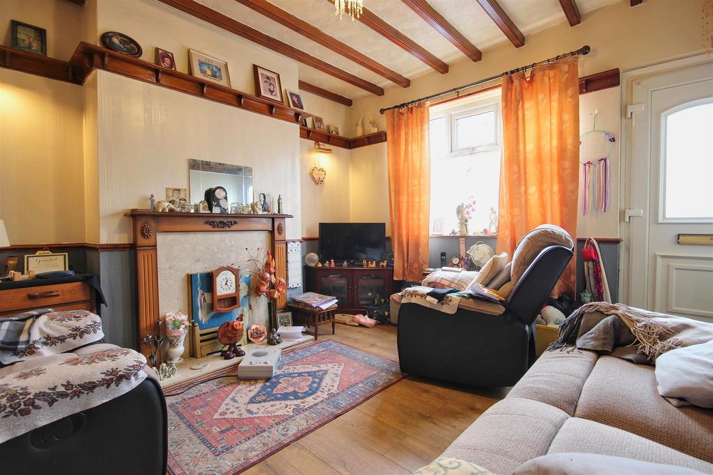 Property photo 2 of 11 Sitting Room