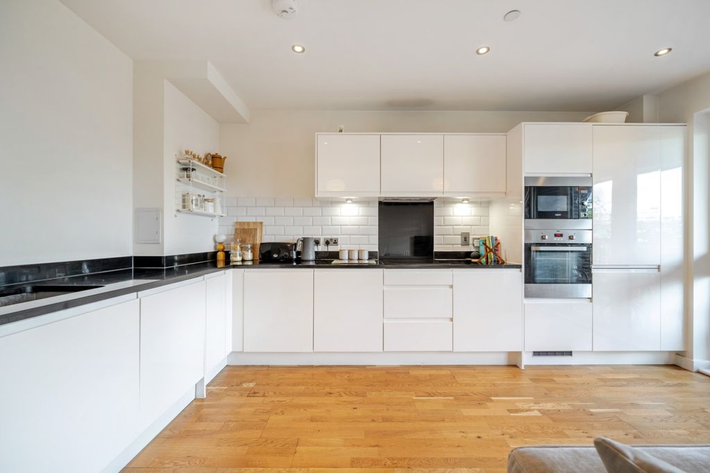Property photo 2 of 17 1529136-4-1A0F7d3...
