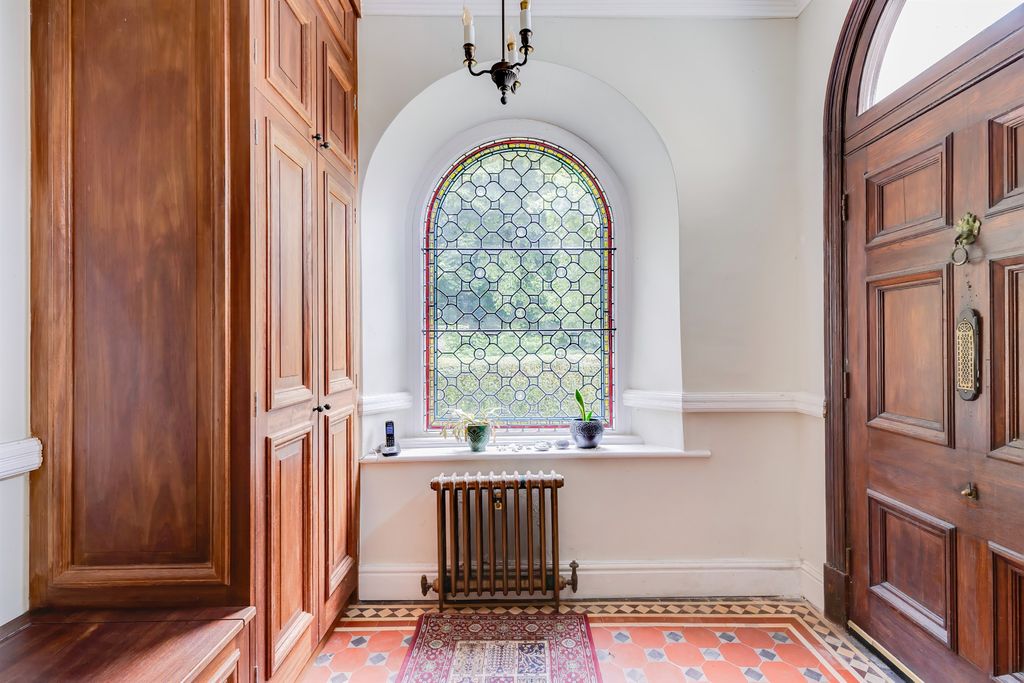 Property photo 3 of 33