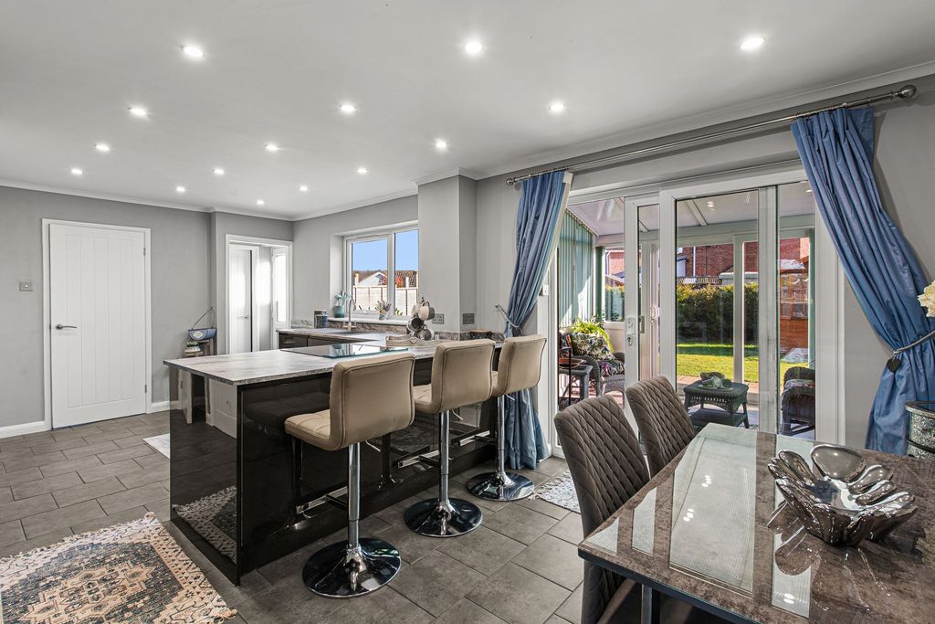 Property photo 1 of 28