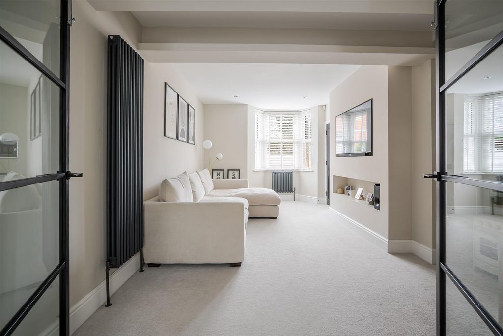 Property photo 3 of 11