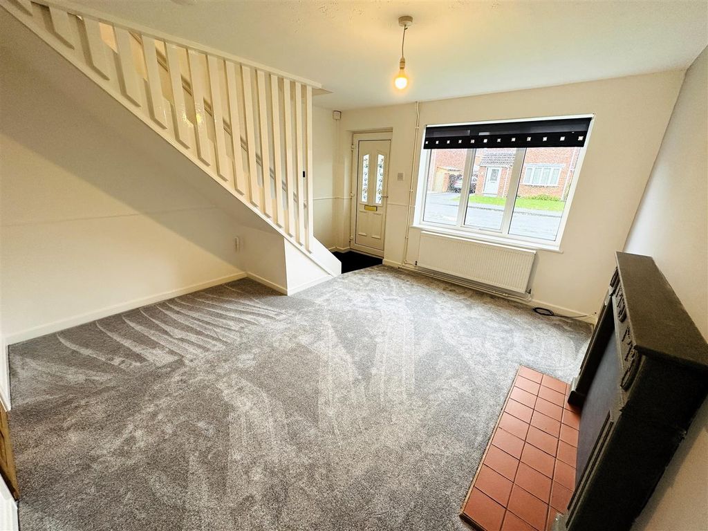 Property photo 2 of 12 Lounge