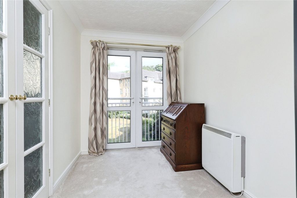 Property photo 3 of 11 Living Room