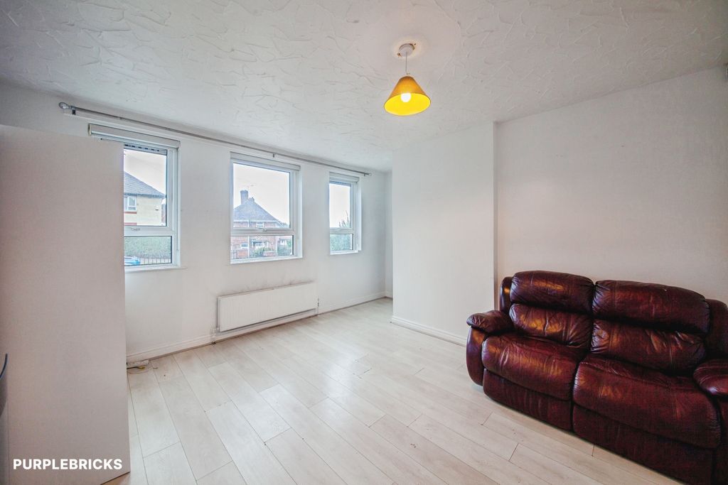 Property photo 2 of 35