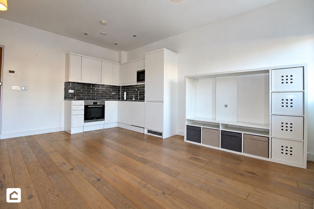 Property photo 3 of 8 3