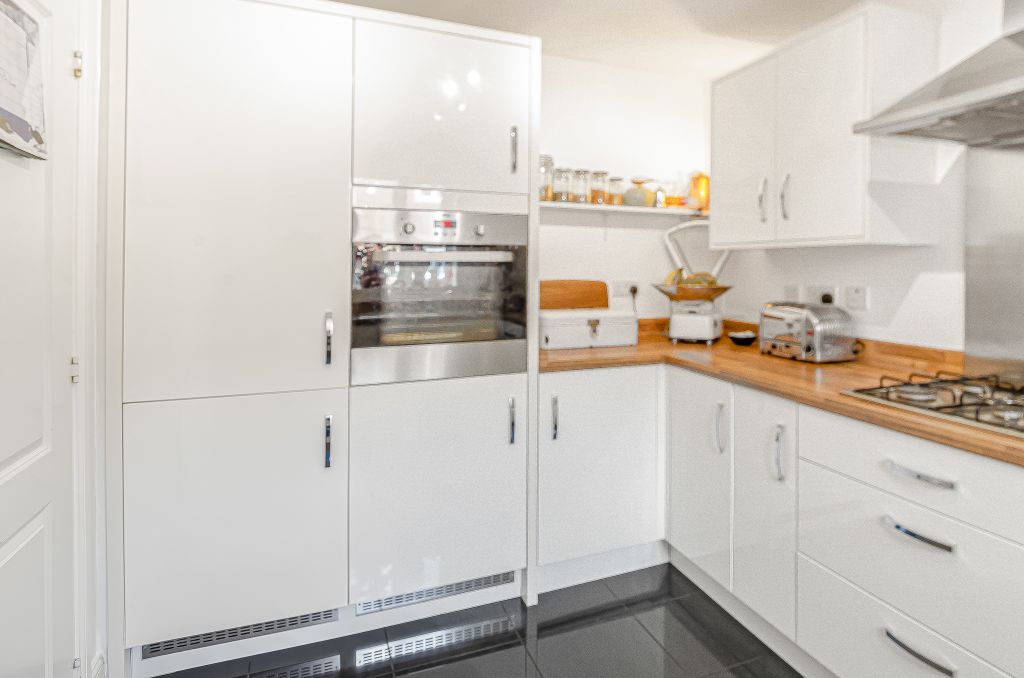 Property photo 3 of 22 Advert-66