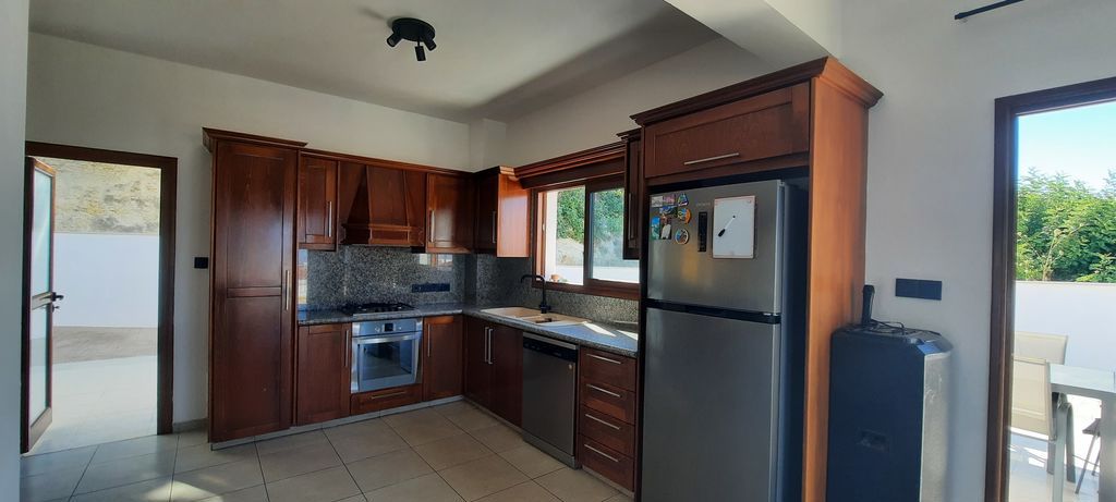 Property photo 2 of 21 Kitchen