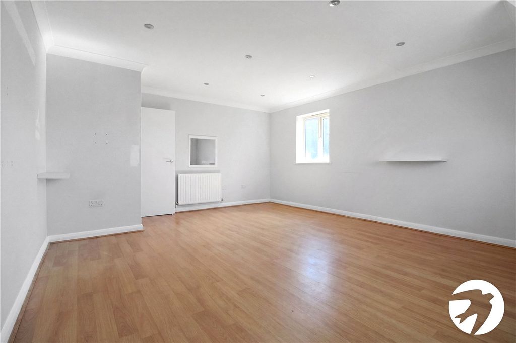 Property photo 3 of 7 Living Room