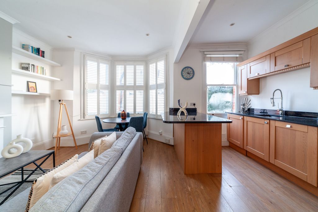 Property photo 3 of 10