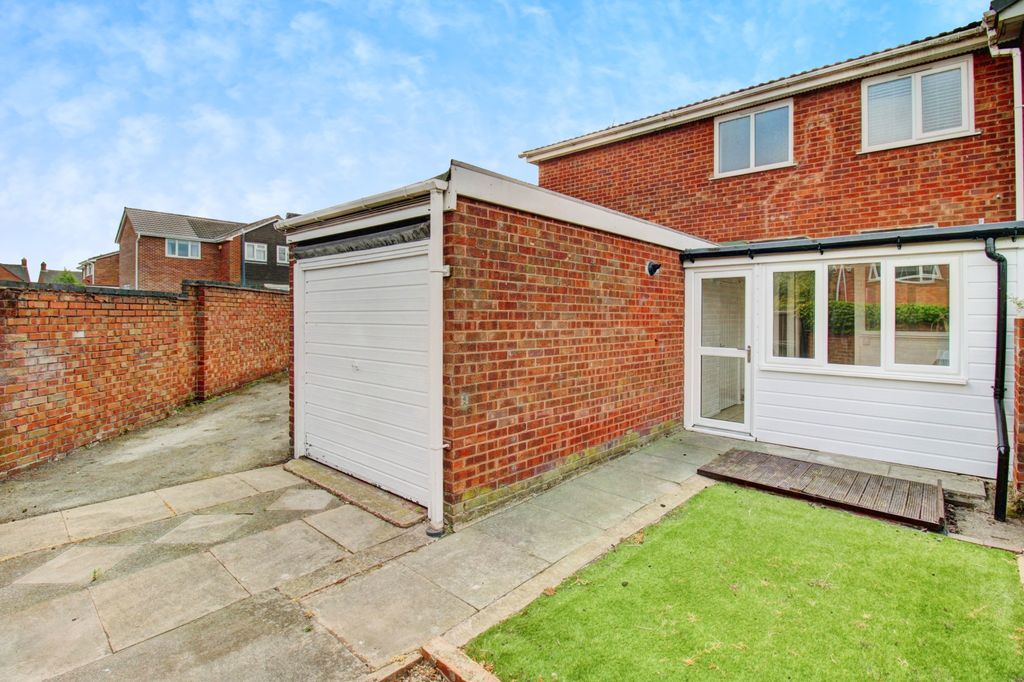 Property photo 2 of 20 Rear Garden &amp; Garage