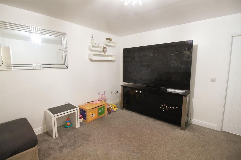 Property photo 3 of 17 Lounge..Jpg