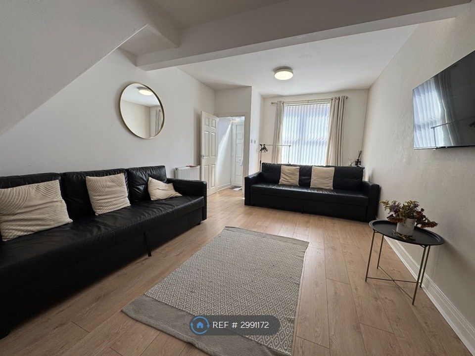 Property photo 3 of 9 Lounge