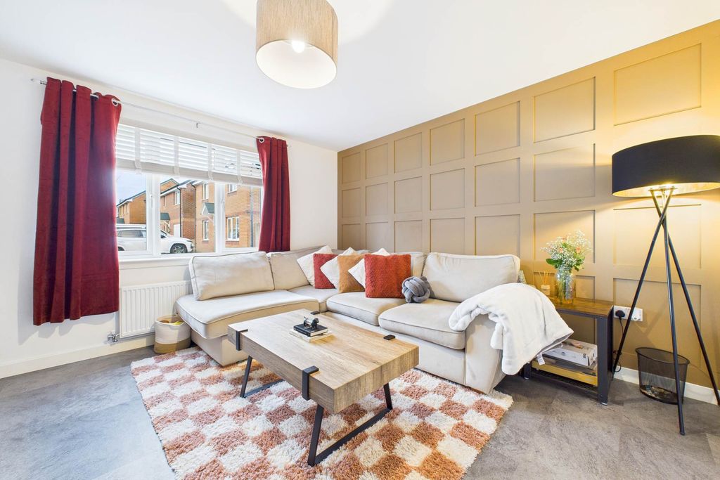 Property photo 2 of 25