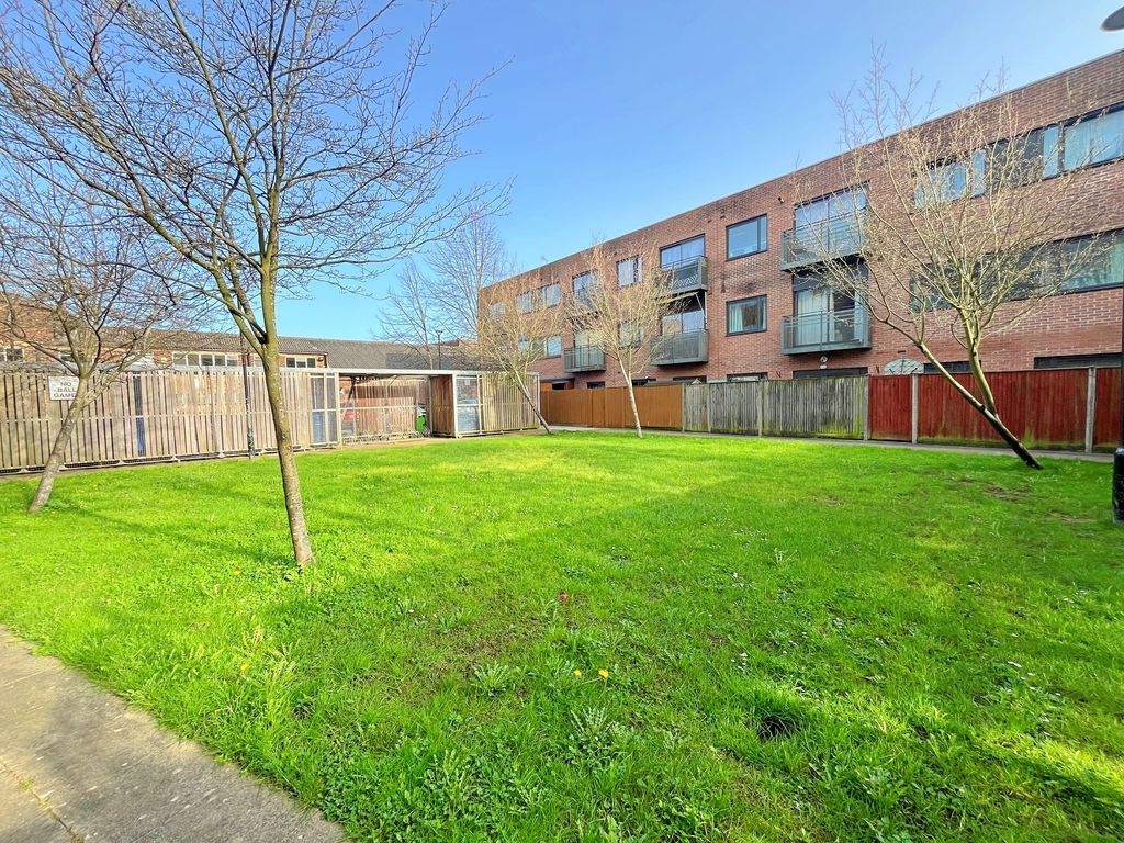 Property photo 3 of 11 Photo 2