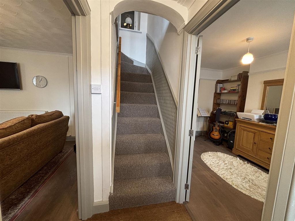 Property photo 3 of 38 Entrance Hallway
