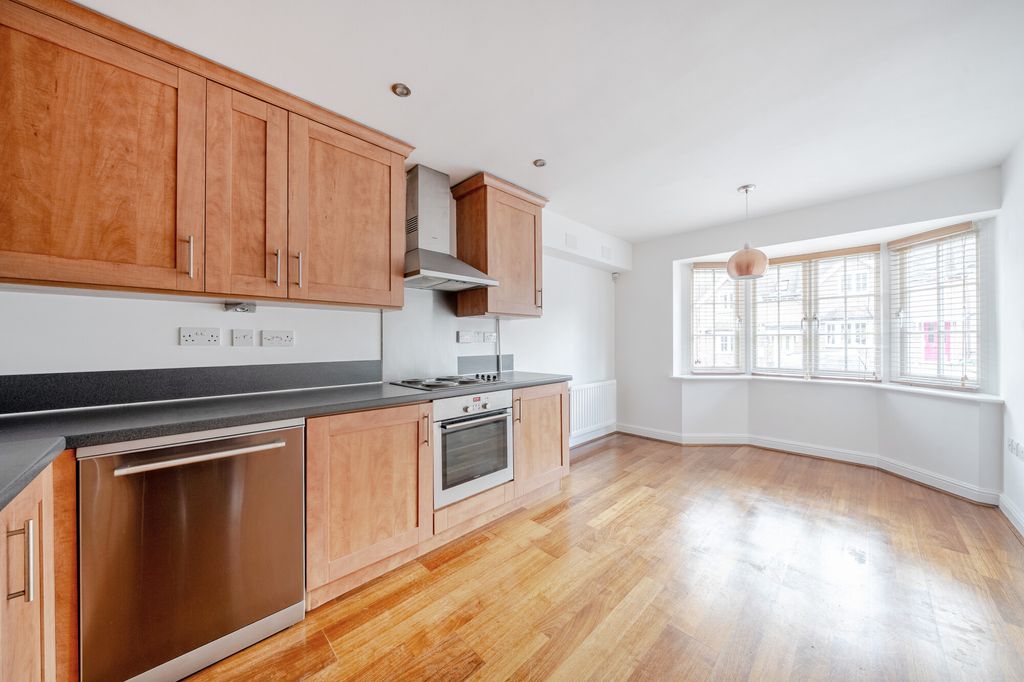 Property photo 3 of 8 Kitchen
