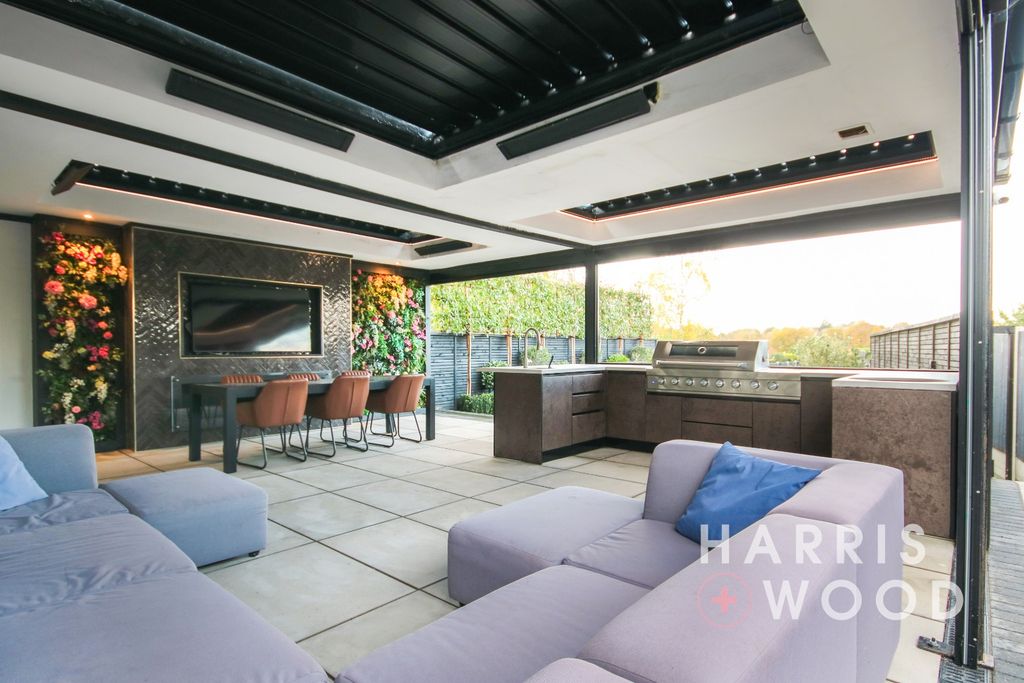 Property photo 3 of 79 4670853