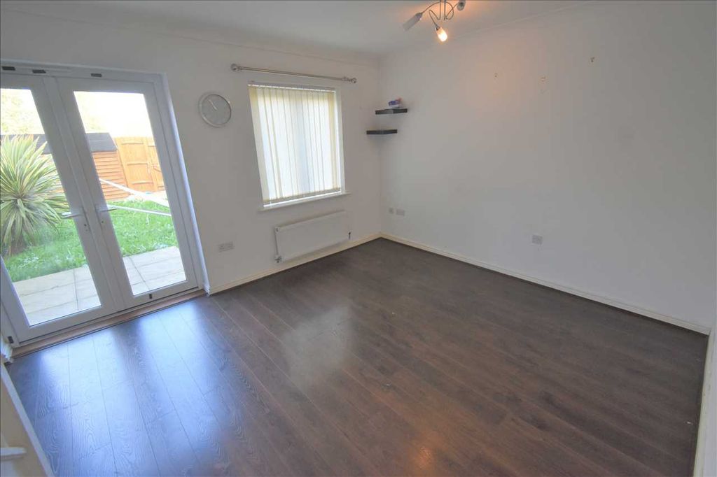 Property photo 3 of 8 Lounge