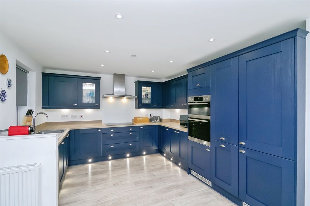 Property photo 2 of 22