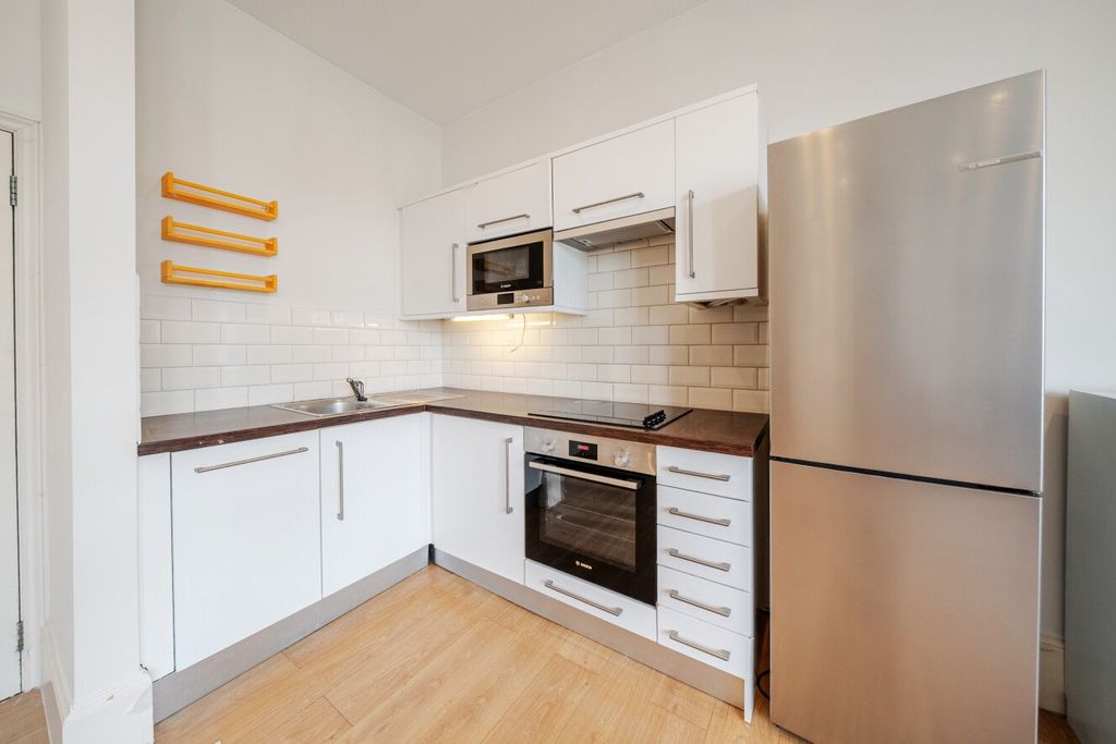 Property photo 2 of 14 Picture No. 17