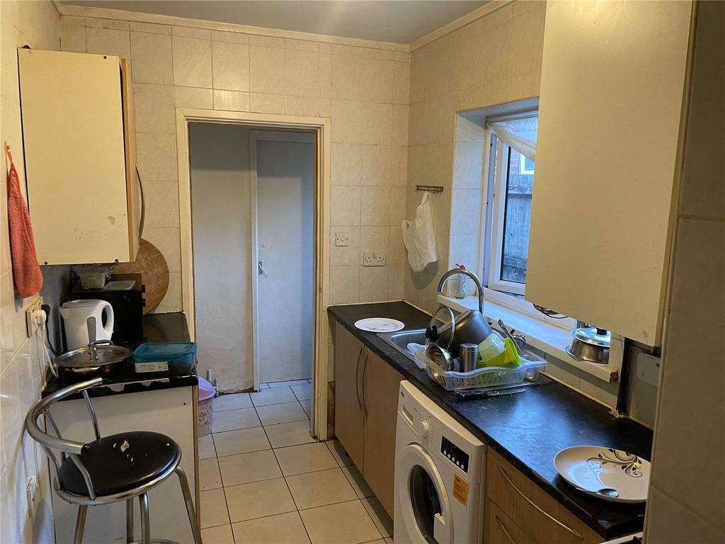 Property photo 2 of 5 Kitchen