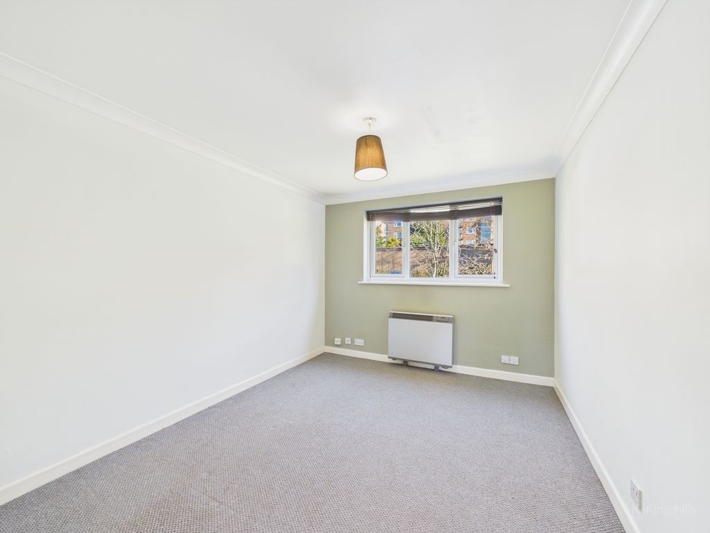 Property photo 3 of 6 Cam02136G0-Pr0356-Still001