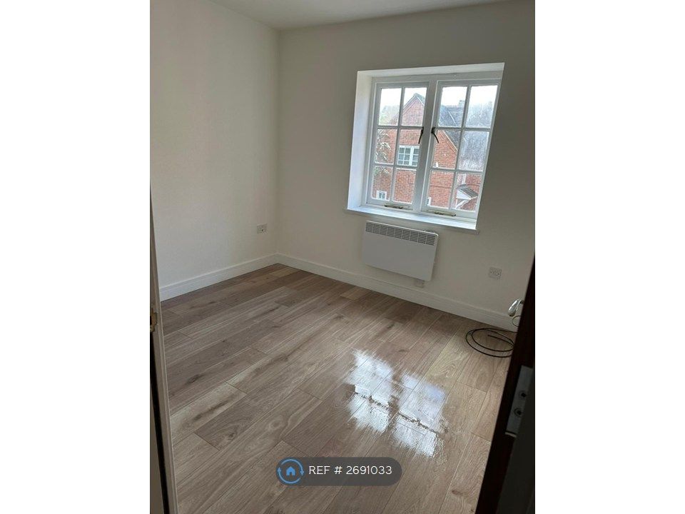 Property photo 2 of 6 Bedroom