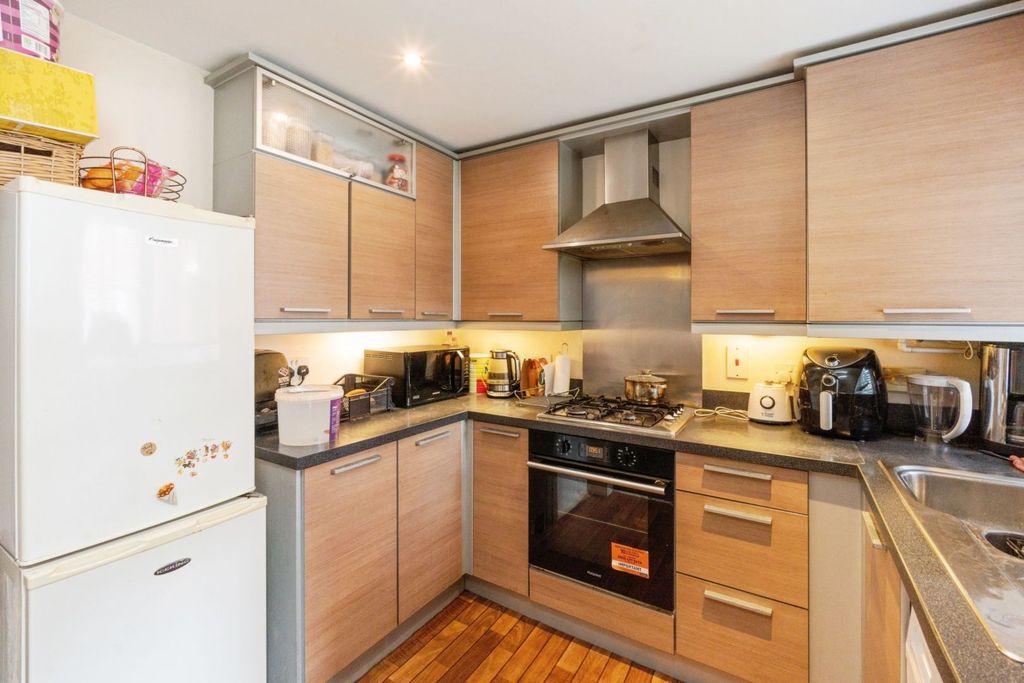 Property photo 2 of 20