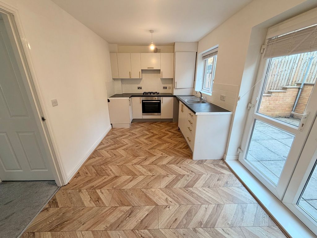 Property photo 3 of 12 Picture No. 11