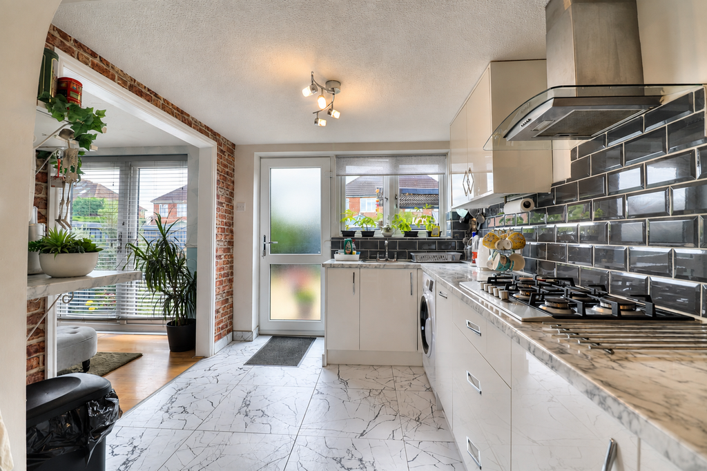 Property photo 3 of 17 Kitchen/Diner