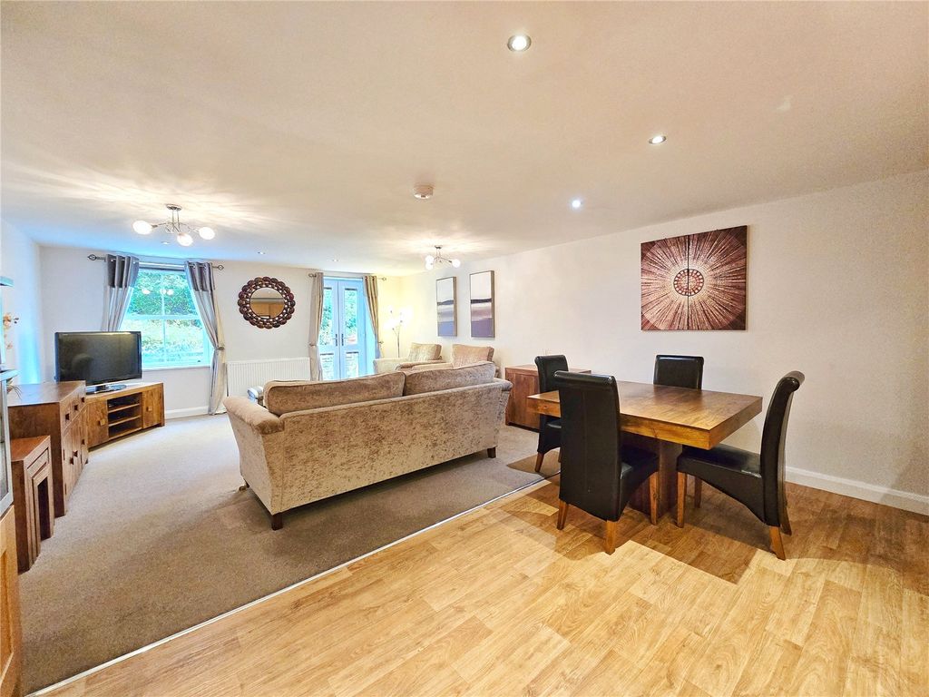 Property photo 2 of 17 Open-Plan Living