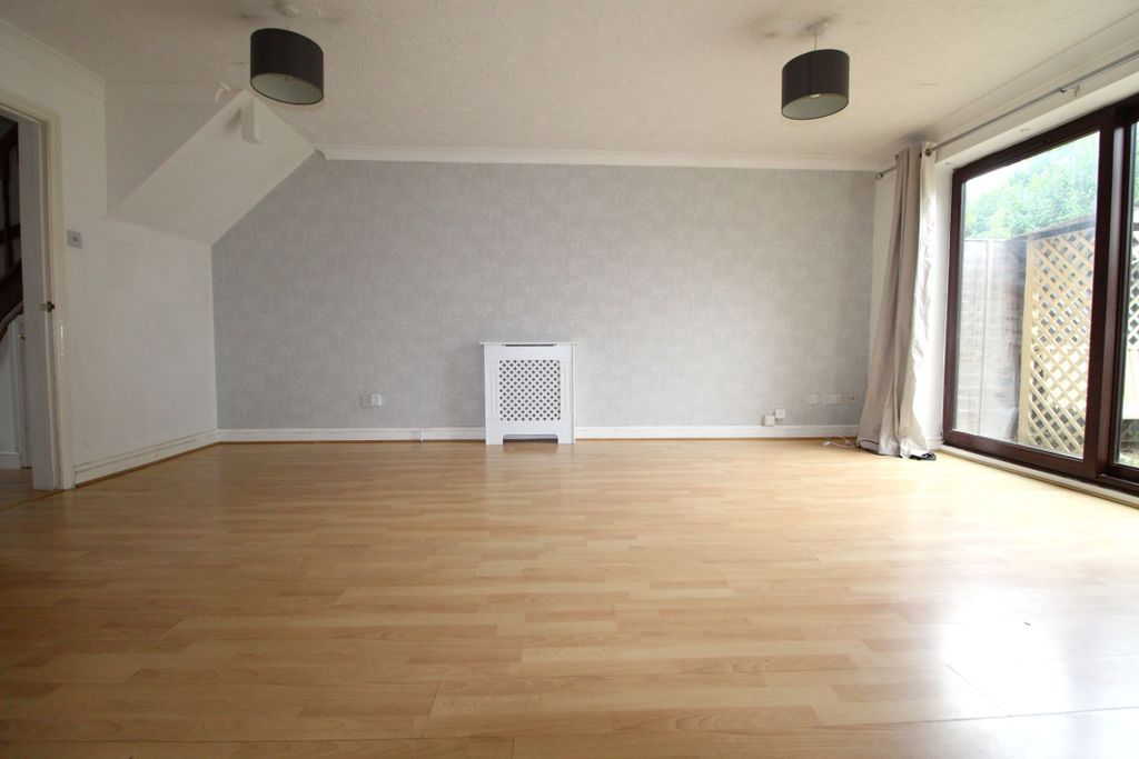 Property photo 3 of 12 Lounge 2