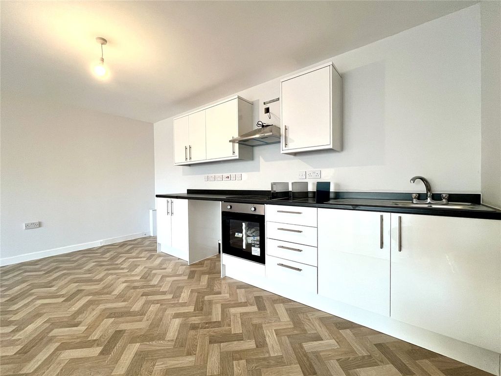 Property photo 3 of 12 Kitchen