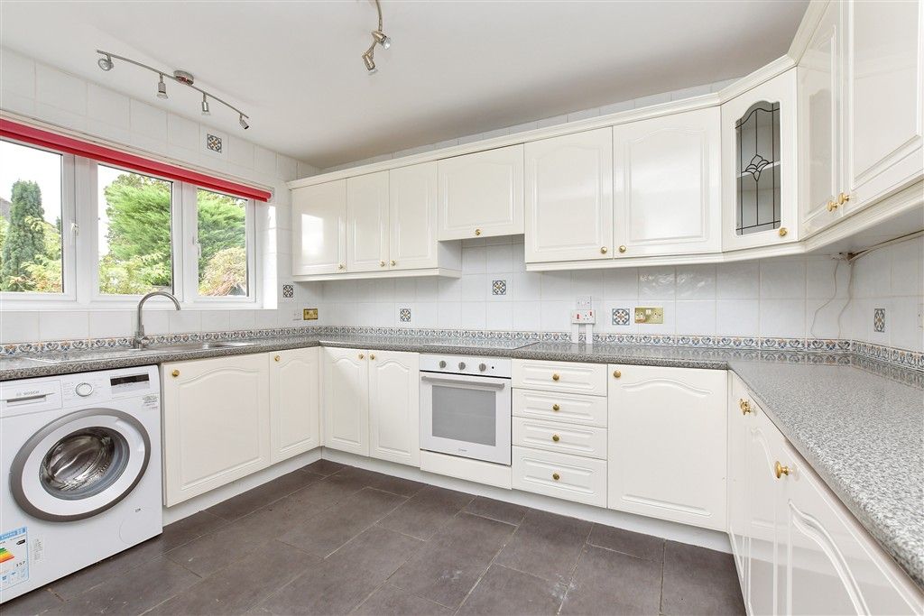 Property photo 2 of 10 Kitchen