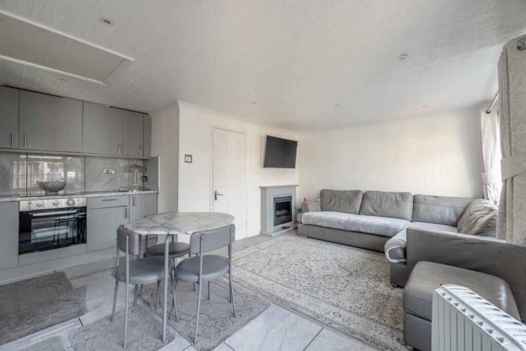 Additional image 28 of 7 bed detached bungalow for saleBangors Road North, Iver SL0