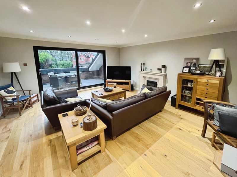 Property photo 2 of 23 Lounge