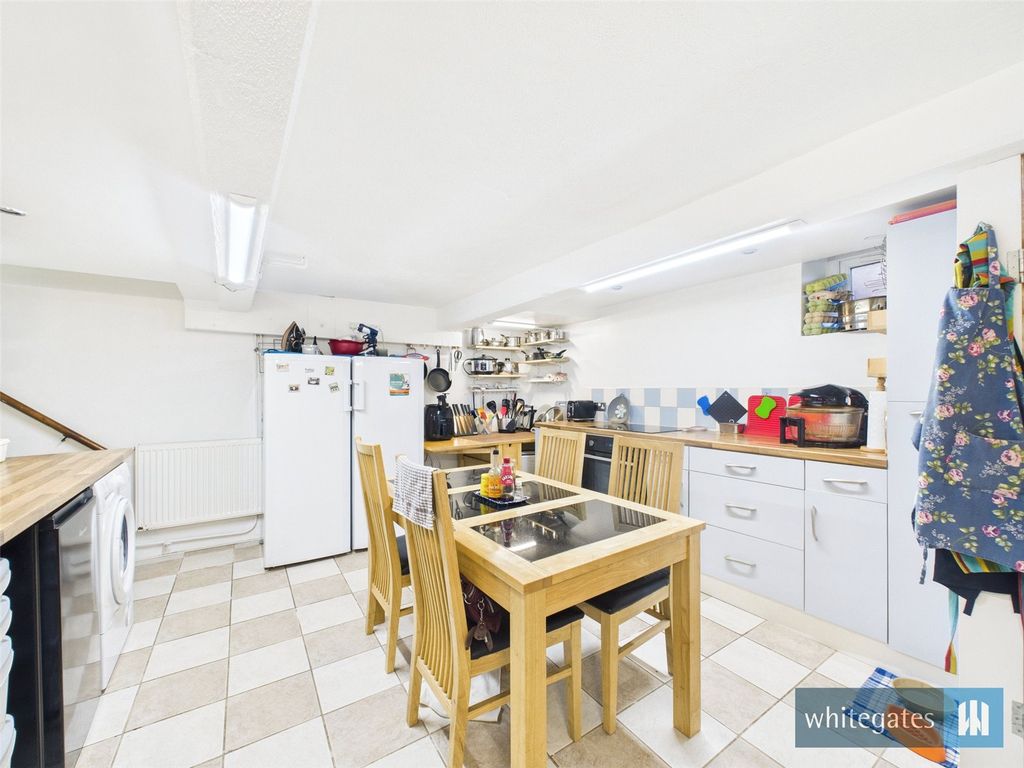 Property photo 3 of 16 Picture No. 17