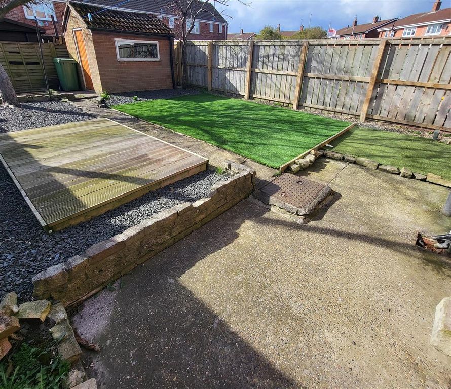 Property photo 2 of 10 102 Whiteleas Way Rear .Jpg