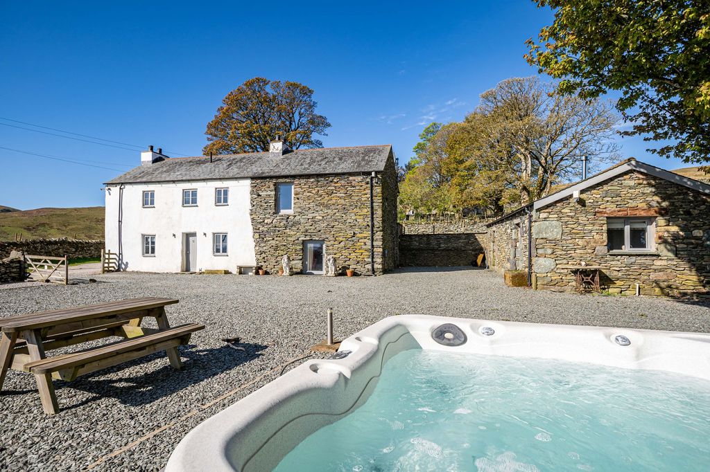 Property photo 1 of 53