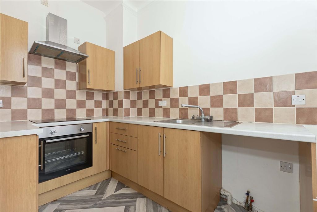 Property photo 2 of 8 4 88 South Terrace_4.Jpg