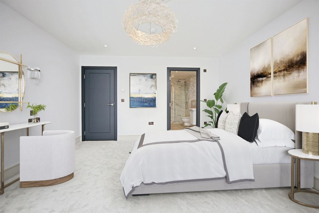 Property photo 3 of 27