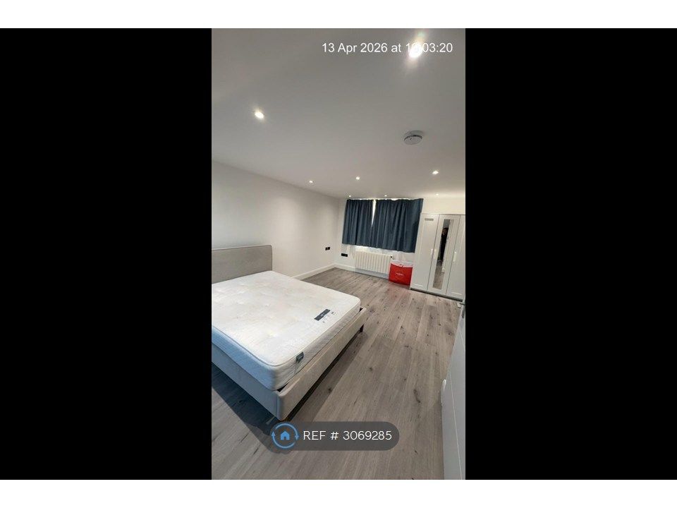 Property photo 1 of 10 Master Bedroom - Loft Ensuite