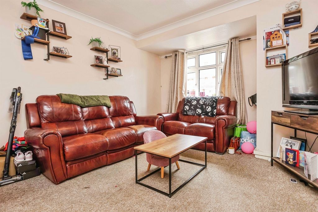 Property photo 3 of 17