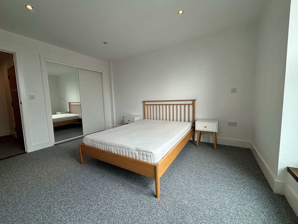 Property photo 3 of 11 56 Lady Isle House(6)