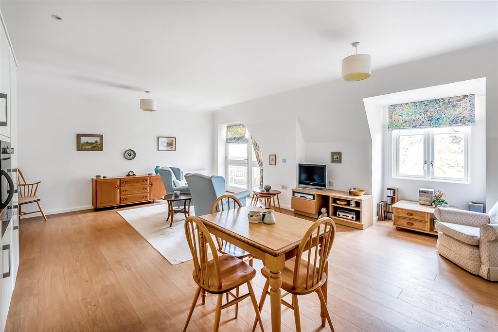 Property photo 3 of 21 35-Bethell-Court-6.Jpg