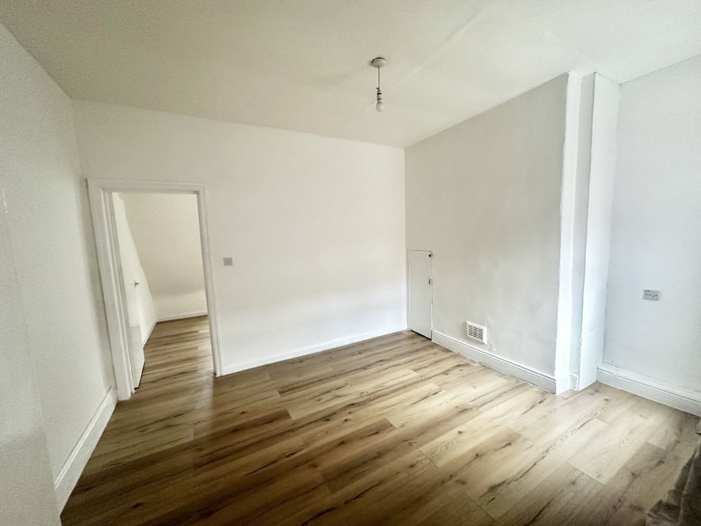 Property photo 3 of 10 Dining Room